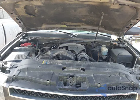 2010 Chevrolet Suburban 1500 Lt1 z USA, uszkodzony, nr VIN 1GNUCJE02AR101116